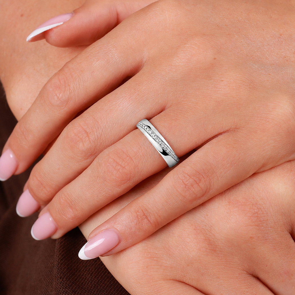 Brilliant Cut Diagonal Diamond Pavé Set Band